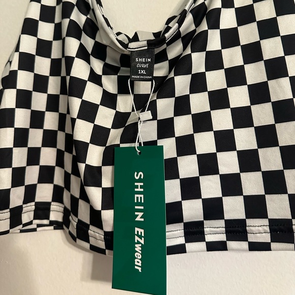 Brand new checkered crop top - Picture 2 of 2